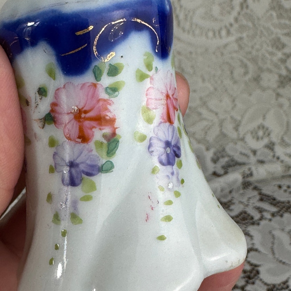 Vintage Mismatched Hand Painted Porcelain Floral Salt and Pepper Shakers Set - Picture 6 of 9